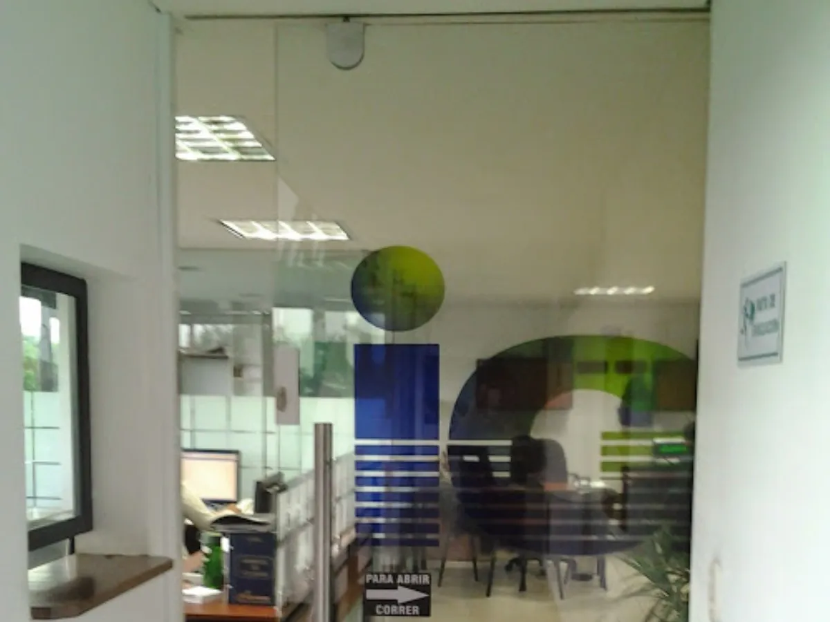 Instalación de Divisiones de Oficina Corredizas